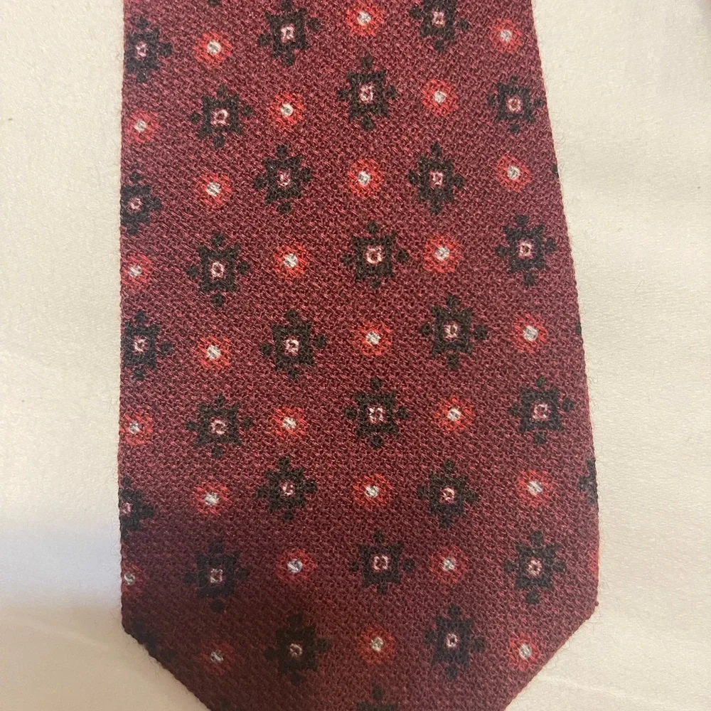 Isaia Burgundy Red Floral Medallion Silk Tie - Picture 10 of 10